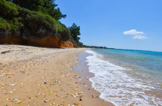 Άδειες για πισίνες σε δύο ξενοδοχεία