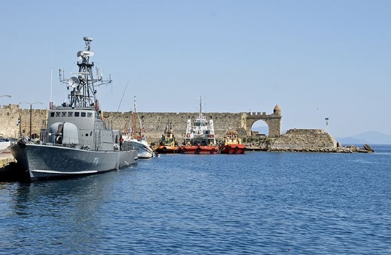Greek Coast Guard rescues 61 undocumented migrants off Serifos island
