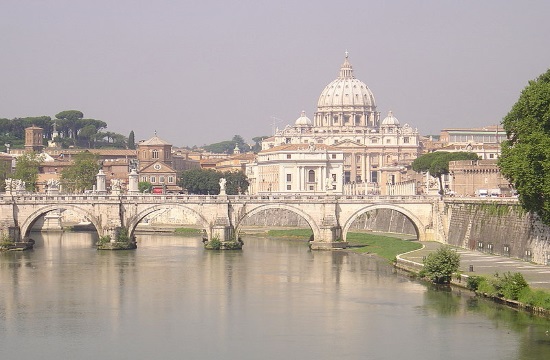 AP report: 65,000 view Benedict XVI’s body lying in State at Vatican (video)