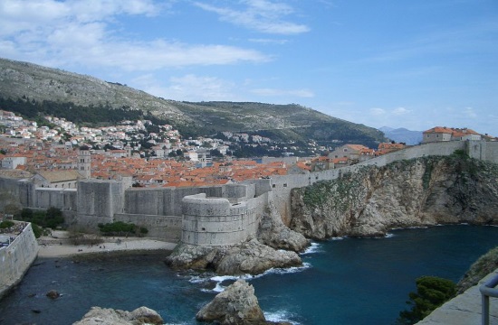 Telegraph: The 5 longest walls in the world (videos)
