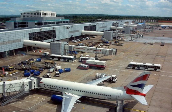 AP: Aviation and tourism groups protest Britain's 14-day quarantine