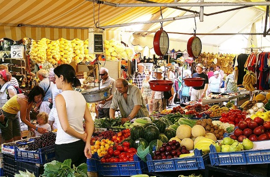 Coronavirus cases rise to 495 and measures extend to open-air markets in Greece