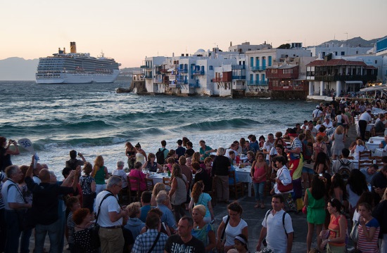 Greek tourism revenues up in December