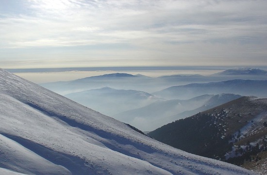 Ski on artificial snow in most northern Greek winter resorts