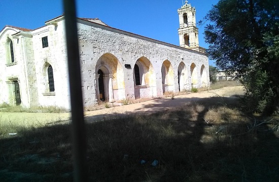 Greek and Turkish-Cypriots join to repair vandalized monastery