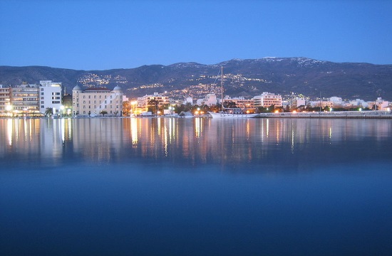 Greece's Volos lights city hall with Spanish flag to honor Barcelona terror victims