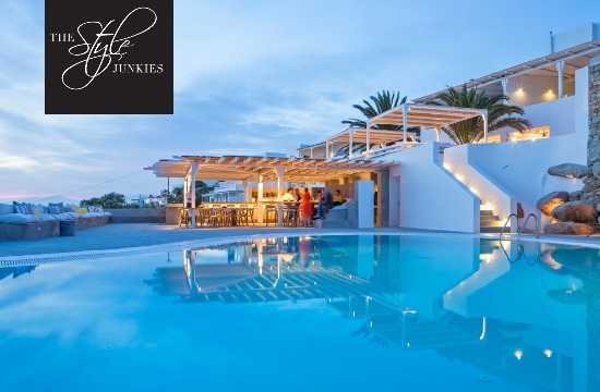 Style Junkies Awards 2015: Santorini's Aenaon Villas in best luxury hotels