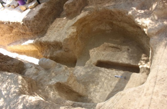 Two unplundered Mycenaean tombs discovered at Aidonia cemetery in Nemea