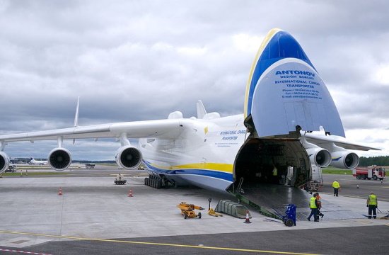 Τhe biggest plane in the world lands in Athens
