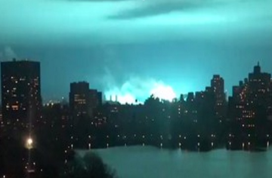 Astoria transformer explosion causes flashing blue light in NYC skyline (video)