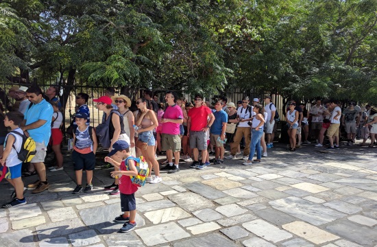 Athens Acropolis and Theater of Dionysus close down at 14.00 due to heatwave