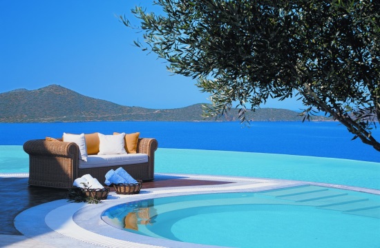 Survey: Tourists love Greek hotels