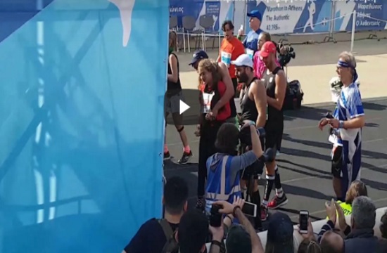 Disabled 14-year-old girl captures Greek hearts at Athens Marathon (video)