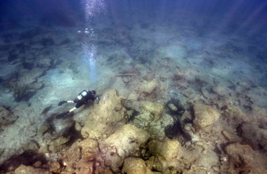 800 Ancient Roman amphorae confirm 6th AD shipwreck off Akrotiri-Dreamers Bay in Cyprus