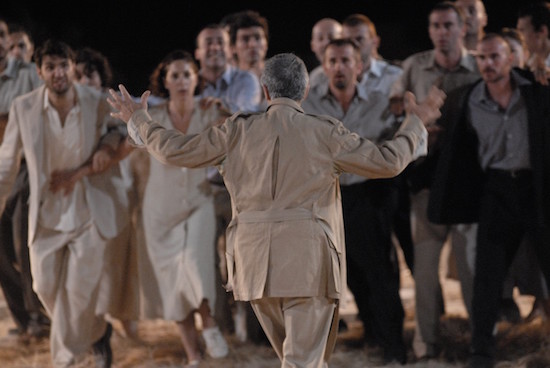An imaginary trip to Epidaurus: Watch online the emblematic performance of “Antigone” directed by Lefteris Voyatzis in 2007