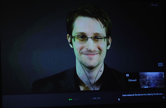 Edward Snowden can stay two more years in Russia and get citizenship