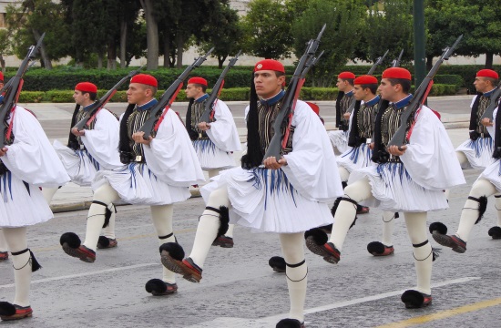 Report: Evzones of the Hellenic Presidential Guard give stern look to Erdogan