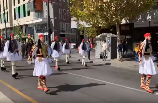 Greek Evzones march in Adelaide parade celebrating Anzac Day (videos)