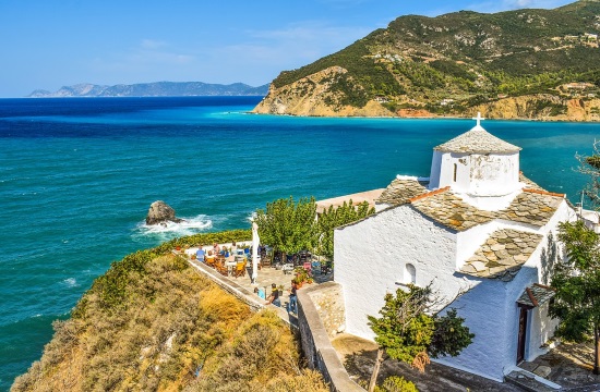 Greek political leaders spending Easter holidays on the islands