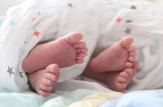 Labor Ministry bill foresees big handout for every baby born in Greece