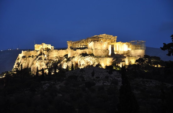 Virtual visit to Athens: Enjoy live bouzouki from taverna (video)