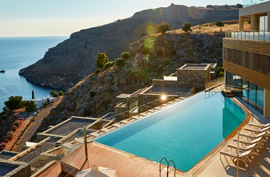 Telegraph: 3 Greek hotels among the best beach hotels in the Mediterranean