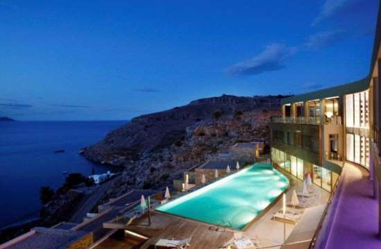 Telegraph: Three Greek beach holiday hotels among Europe's best this summer