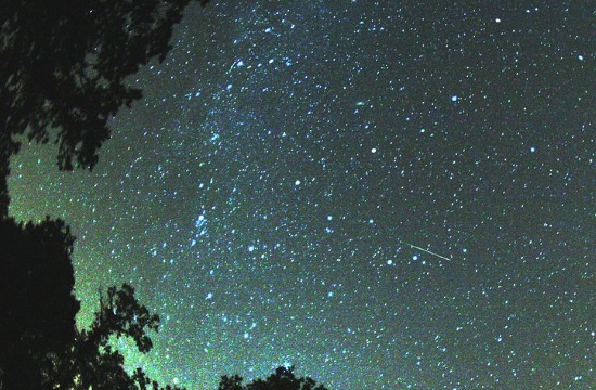 Magical time-lapse of Perseid meteor shower