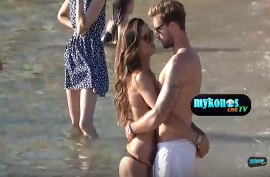 Model Izabel Goulart and footballer Kevin Trapp romance in Mykonos (video)