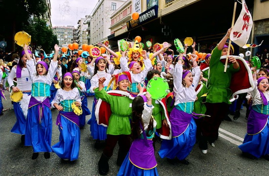 Patras Carnival kicks off with procession, party, and a 'chocolate war'