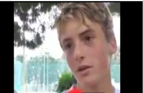 Top 10-year challenge as 10-year-old Tsitsipas talks about his idol Federer (video)