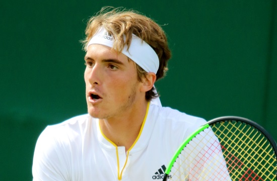 Greek tennis star Tsitsipas advances to final 16 in French Open for first time
