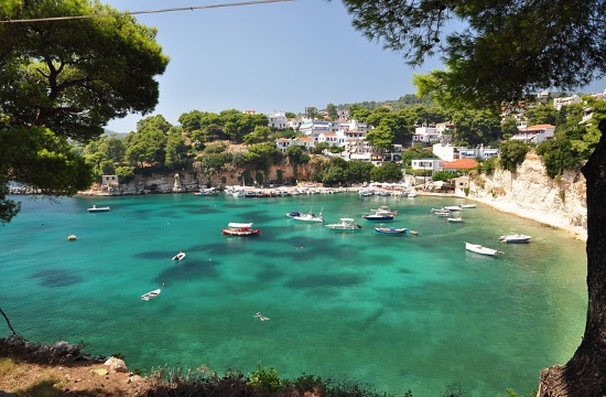 Greek island of Alonissos marks holiday season with underwater Christmas Tree