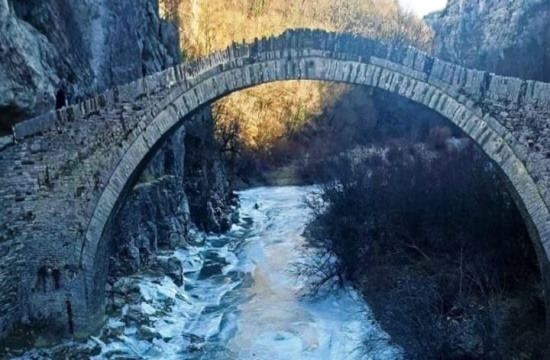 Low temperatures cause rivers in Greek Region of Epirus to freeze solid