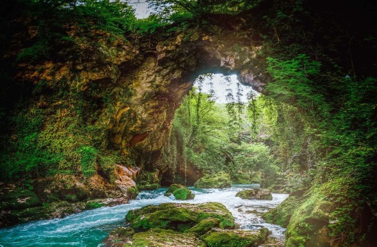 The ‘Theogefyro’ natural bridge in Zitsa, Epirus collapses after centuries