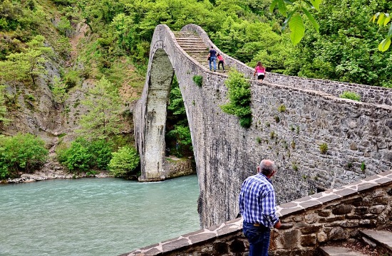 Work to restore historic Plaka Bridge underway in Greece this summer