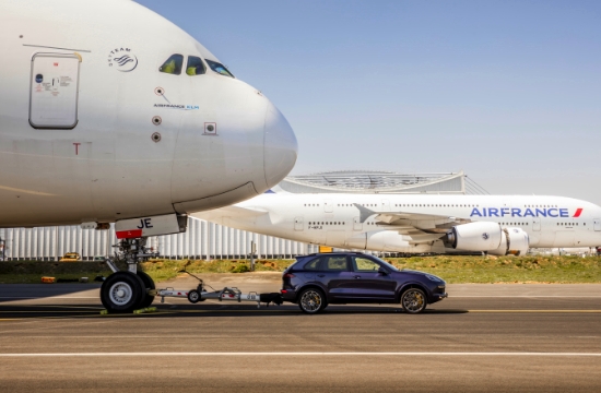 Guinness Record: Porsche tows 285-ton Airbus A380 out of hangar (video)