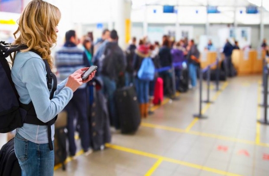 5 tips to pass the time during long airport lines