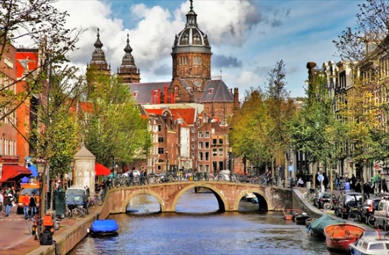 Airbnb agrees to limit private rentals in London and Amsterdam