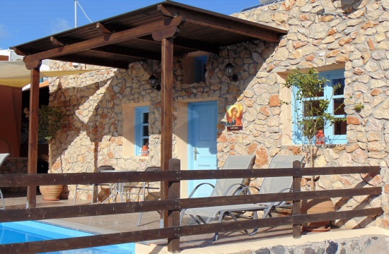 Four new hotels and a villa in Santorini added to Aqua Vista Hotels portfolio