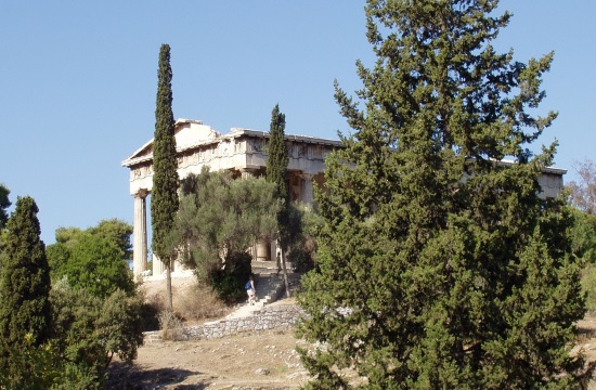 Pavlina Styl and her quartet in Thiseio area of Athens on December 20