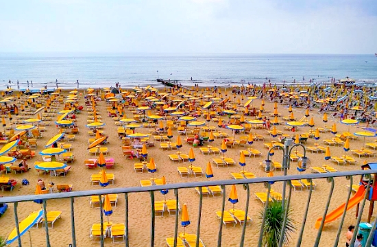 Venice beaches offer tourists their money back if it rains
