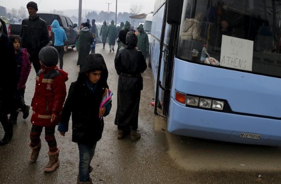 Report: Refugees pay to return to Syria to avoid slow death in Greece