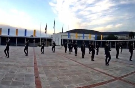 Greek army cadets impressive display after rigorous training (video)