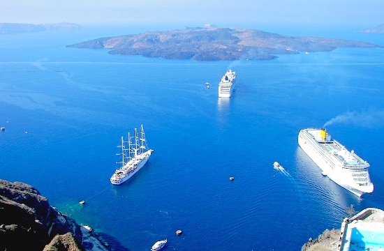 Santorini mayor and cruise representatives talk ways to manage tourist flows