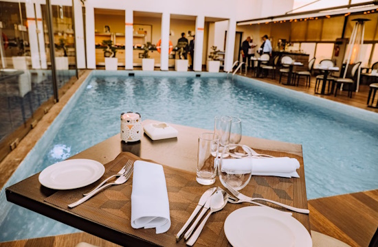 International overnight stays in Greek hotels at French levels in Q2