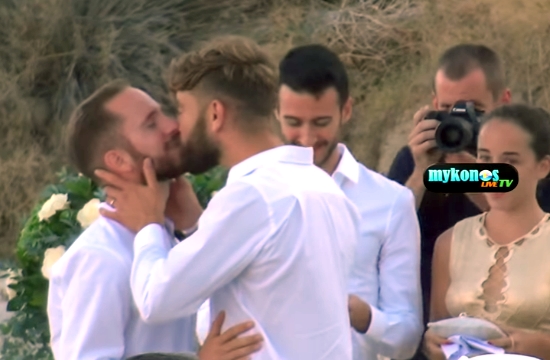 First gay marriage at Psarou beach, Mykonos by French couple (video)