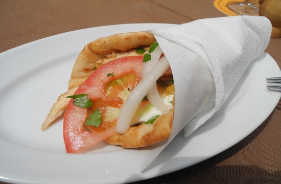 Greek delicacy of "gyros" takes over Moscow