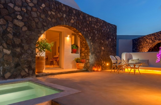 Santorini Hotel among top-30 luxury hotels in the world