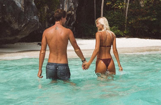 Couple sells travel photos to brands and earn a living